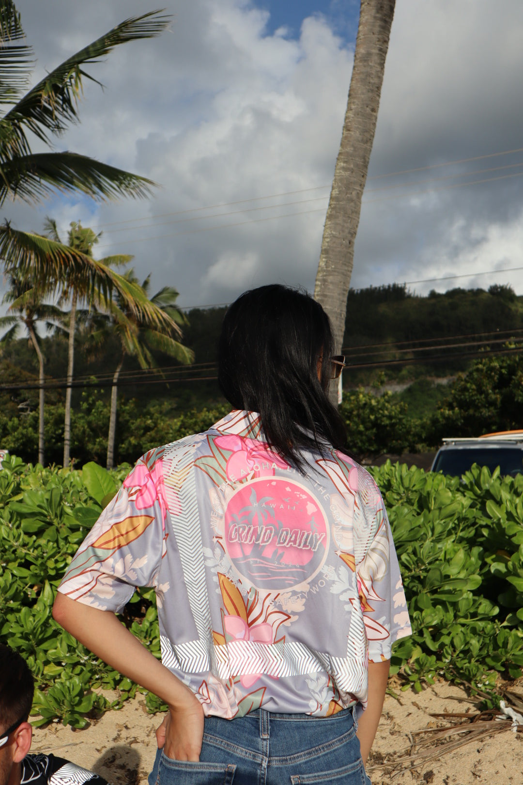 Maile Monstera Palapalai Plumeria Lei Reflective Shirt - Grey